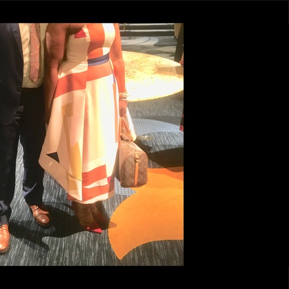 Dresses & Skirts - Gorgeous strapless dress multicolor.